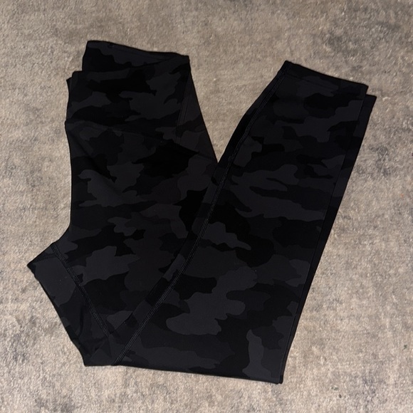 Excellent Condition: sz 8 Lululemon Instill high-rise tight 25” - Picture 2 of 4